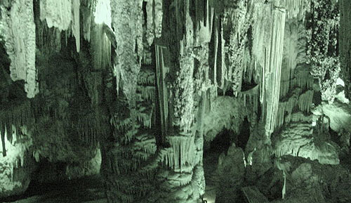 800px-nerja_cave.jpg