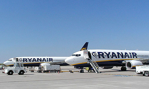 800px-ryanair_pescara_03(1).jpg