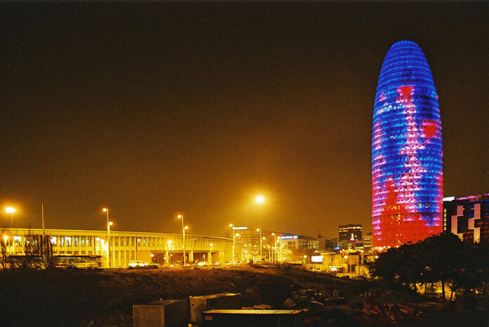 800px-torre-agbar-nit_18.11.13.jpg 800px-torre-agbar-nit_18.11.13.jpg