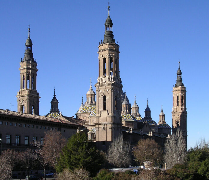 basilica_del_pilar_zaragozaaragonspain-2_13.11.13.jpg basilica_del_pilar_zaragozaaragonspain-2_13.11.13.jpg