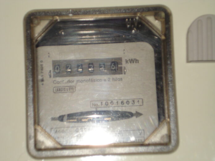 contador_domestico_de_electricidad_19.12.13.jpg contador_domestico_de_electricidad_19.12.13.jpg