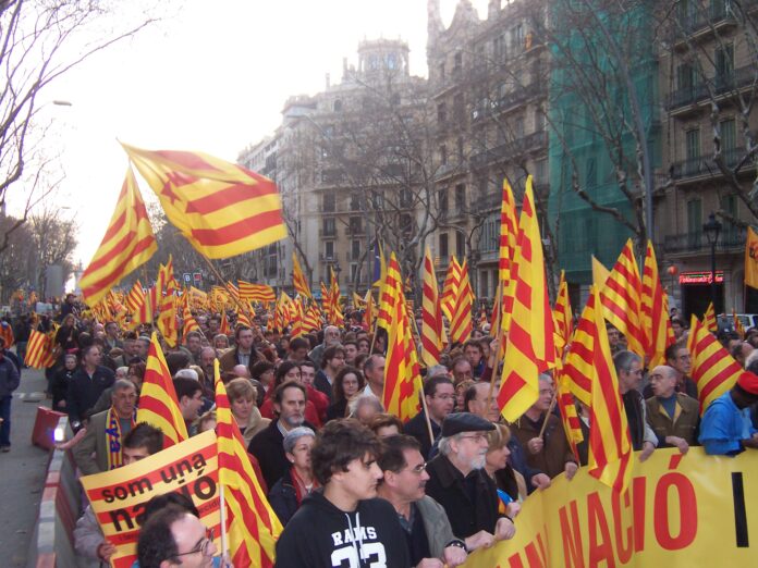 catalan_banderas_en_la_calle_20.2.14.jpg catalan_banderas_en_la_calle_20.2.14.jpg
