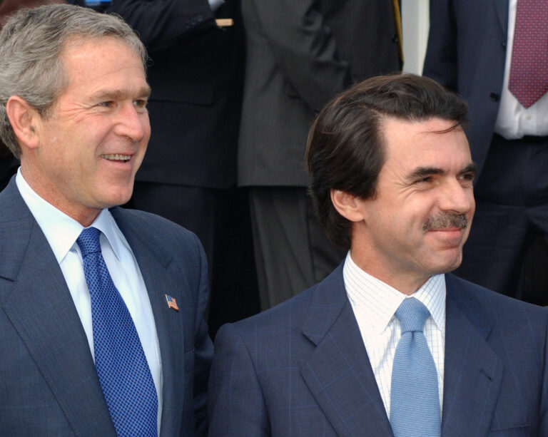 bush_and_aznar_at_azores_df-sd-05-00920_crop.jpg