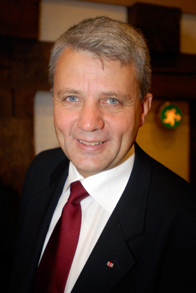 dagfinn_hoybraten_norges_delegation_till_nordiska_radet_under_sessionen_i_kopenhamn_2006.jpg