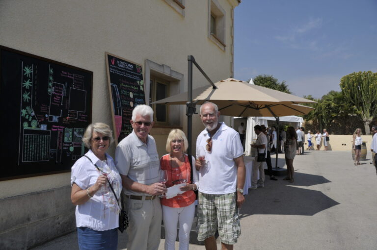 Åse Ørberg, Lars Aadnekvam, Eva Hoxmark og Nils Urheim var på besøk hos Enrique Mendoza 