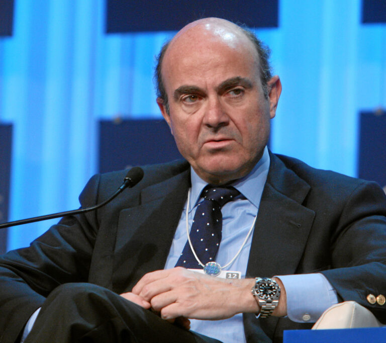 luis_de_guindos_jurado_-_world_economic_forum_annual_meeting_2012_crop.jpg