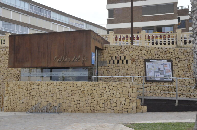 Albir: Turistkontoret holder stengt i helgene