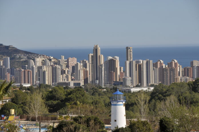 Nye tall fra INE viser kraftig vekst i salget av boliger i april. 