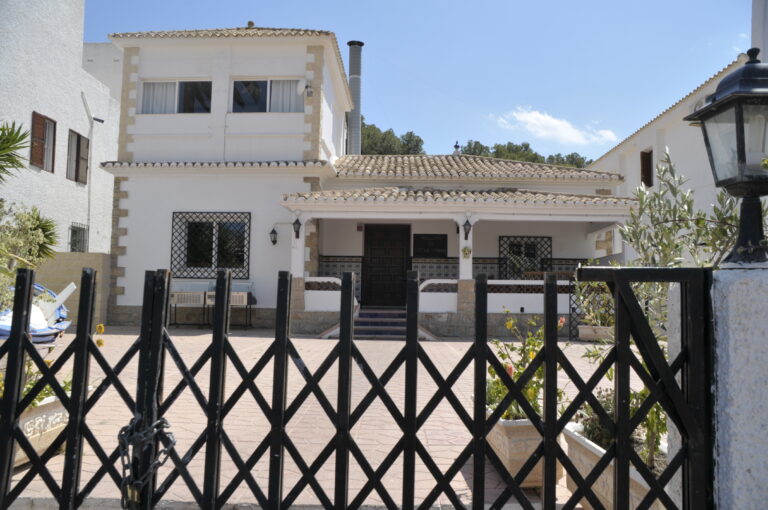 Albir: Kroken på døra for Little Norway