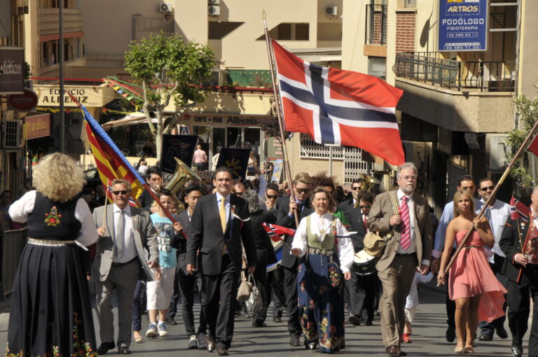 Alfaz del Pi: Rekordstor 17.mai deltakelse