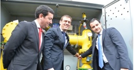 Ren energi: På bildet ser vi ordføreren i Torrevieja, Eduardo Dolon, sammen med energidirektøren i Generalitat Valenciana, Antonio Cejalvo, og administrerende direktør i Gas Natural Cegas, Roberto Camara.