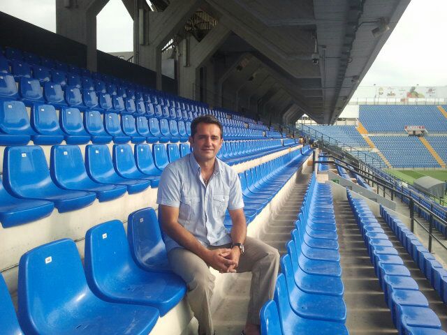 Fotballskole: José Antonio Palomino er kjent for sin lidenskap for å lære barn å spille fotball.