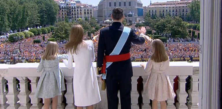 Den nye kongen er kronet