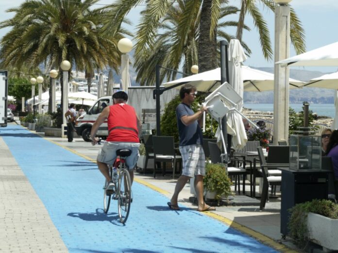 Kollisjon: Altea kommune stenger sykkelstien ved stranden mellom klokken 19:00 og 07:30.