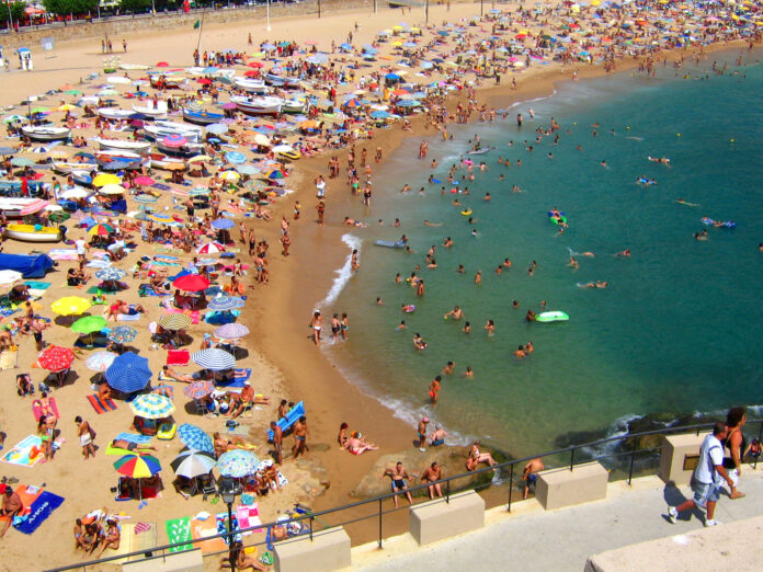 typical_crowded_beach.jpg