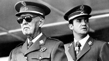 Militærkupp: På bildet ser vi diktatoren Franco sammen med en ung kong Juan Carlos I.