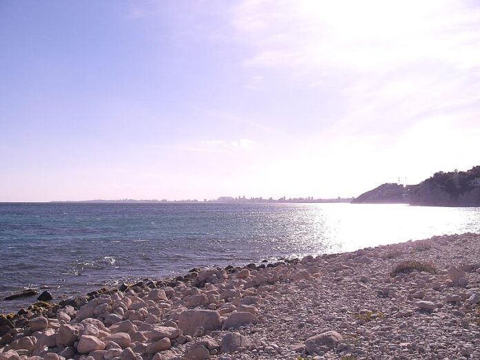 playa_de_la_coveta_fuma_se_puede_apreciar_la_costa_de_alicante.jpg playa_de_la_coveta_fuma_se_puede_apreciar_la_costa_de_alicante.jpg
