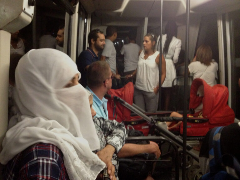 PP åpner for forbud mot burka