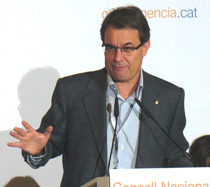 flickr_-_convergencia_democratica_de_catalunya_-_el_president_artur_mas_des_del_faristol_crop.jpg