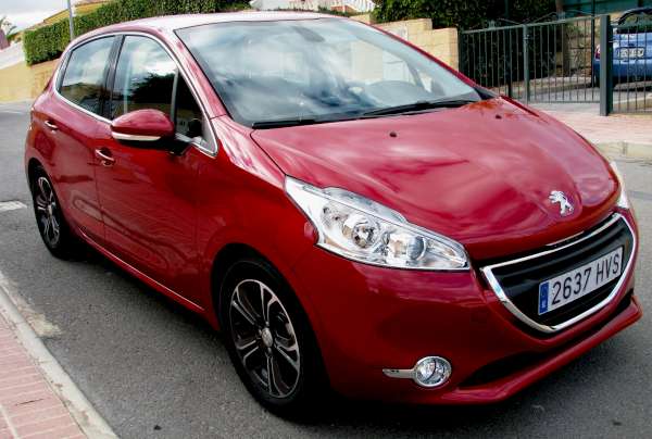foto_2014_2_13_peugeot_208_allura_16_115_heste_3-600.jpg