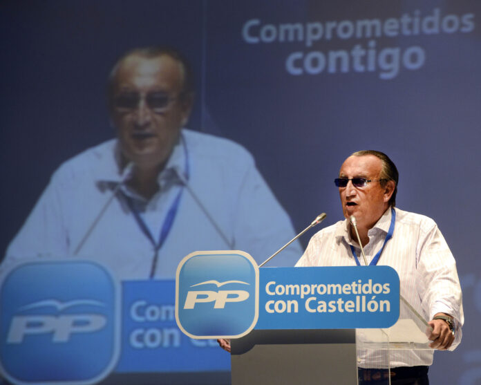 carlos_fabra_en_el_13o_congreso_provincial_de_castellon_14_julio_2012.jpg carlos_fabra_en_el_13o_congreso_provincial_de_castellon_14_julio_2012.jpg