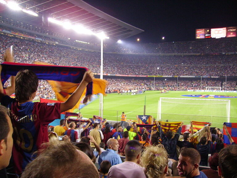 800px-fc_barcelona_supporters.jpg