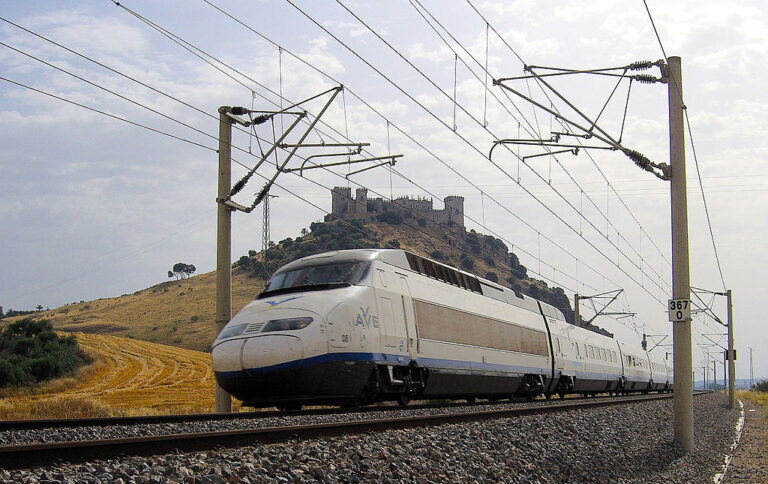 Fly taper mot tog i Spania