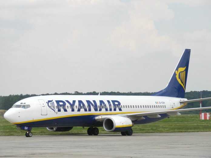 ryanair_b737_altenburg-nobitz_02.jpg ryanair_b737_altenburg-nobitz_02.jpg