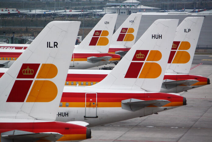 airbus_a319_et_a320_iberia_alignes_-_aeroport_de_madrid-barajas.jpg airbus_a319_et_a320_iberia_alignes_-_aeroport_de_madrid-barajas.jpg