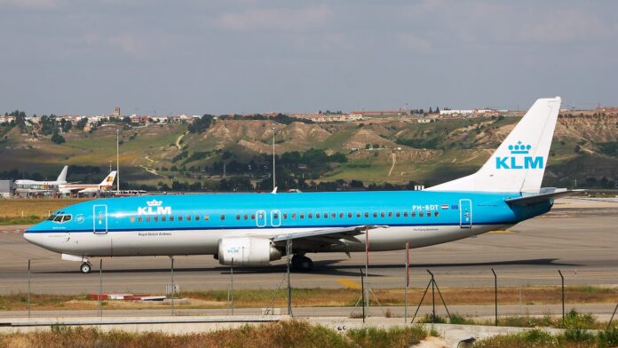 boeing_737-406_-_klm_-_ph-bdt_-_lemd.jpg