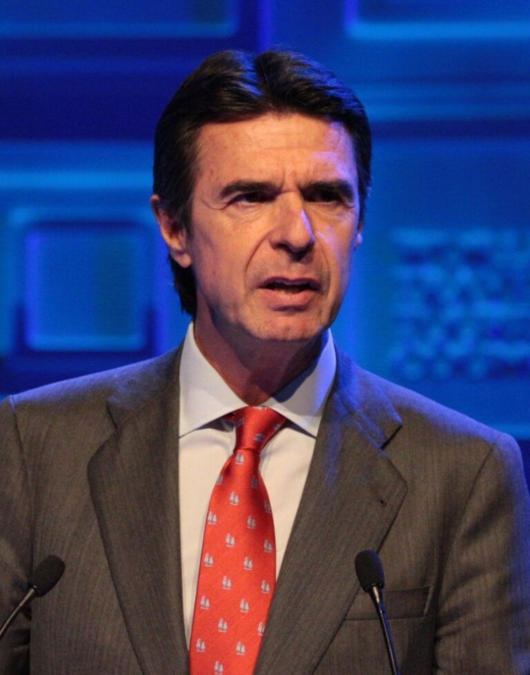 Industriministeren trekker seg