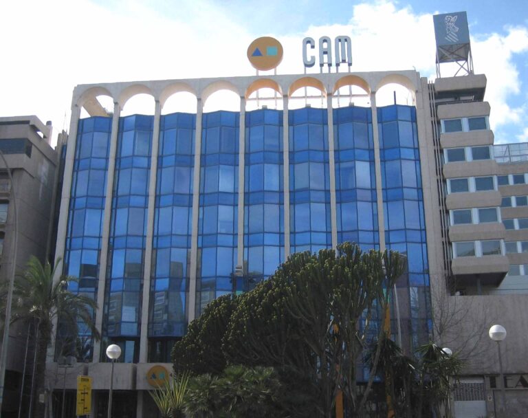 CAM-ledere avkrevd 1,6 milliarder