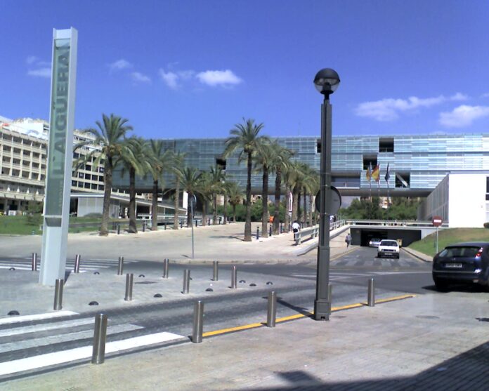 ajuntament_de_benidorm.jpg  Rådhuset i Benidorm (Ayuntamiento de Benidorm, Wikimedia Commons).