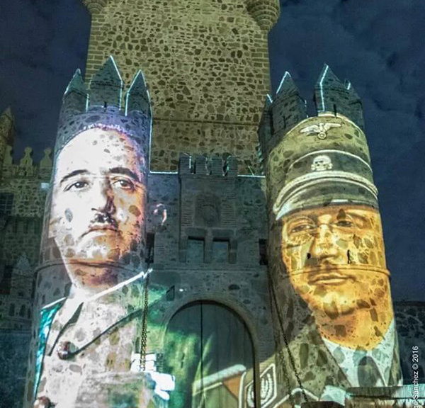 Bilder av Franco og SS-sjef Heinrich Himmler projiseres på festningsveggen til Castillo de Guadamur, Toledo.