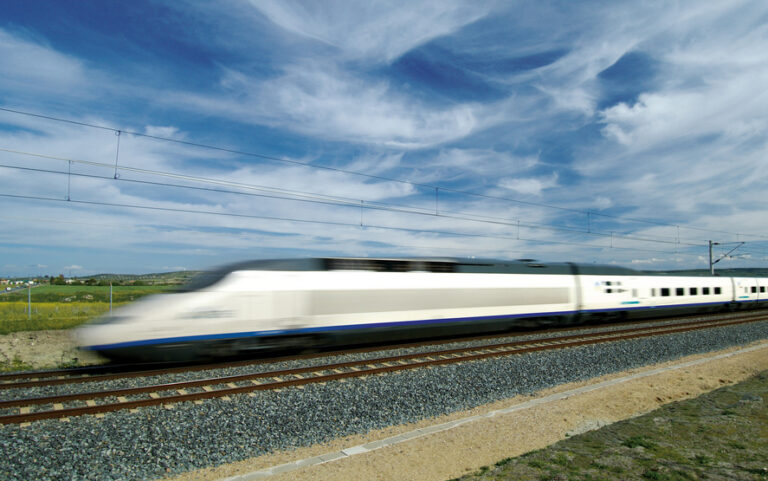 Lyntog får endelig bussforbindelse