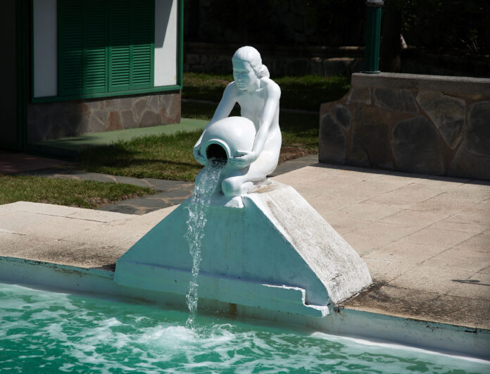 san_agustin_statue_at_pool.jpg