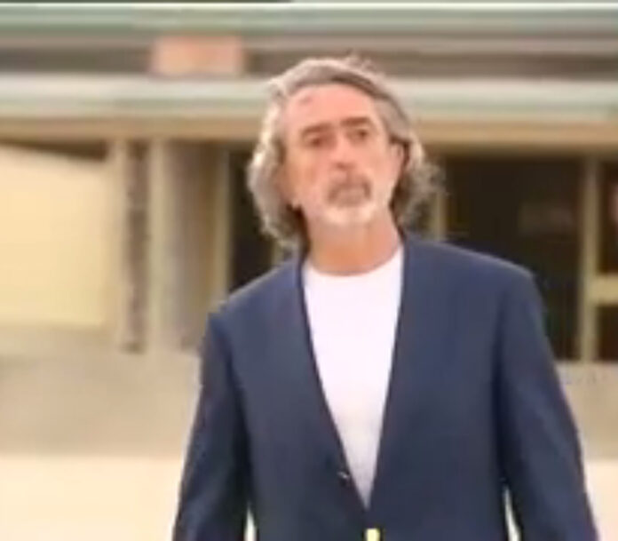 Francisco Correa Sánchez forlater fengsel etter å ha betalt seg ut av varetekt i 2012 (Youtube).