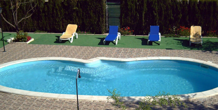 Foto: Eiendom med svømmebaseng i Castilla-La Mancha (Casa de Pacas, Wikimedia Commons 2002).