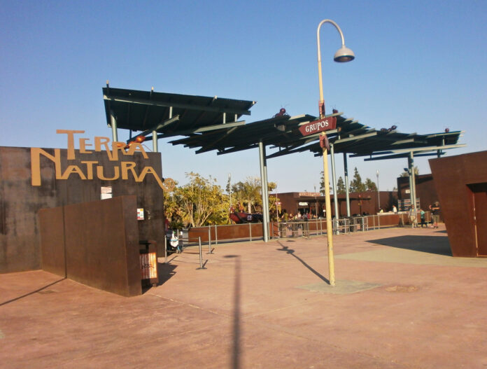 entrada_de_terra_natura._benidorm_alicante_espana.jpg Foto: Dyreparken Terra Natura i Benidorm, Alicante (Wikimedia Commons 2014).