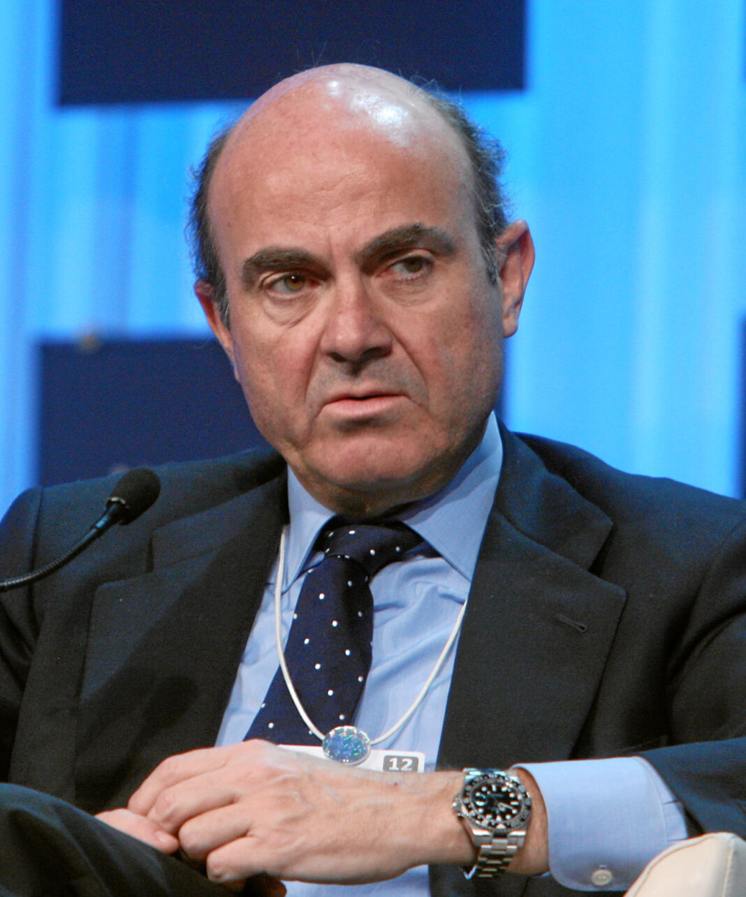 Foto: Spanias finansminister Luis de Guindos (World Economic Forum, Wikimedia Commons 2012). 