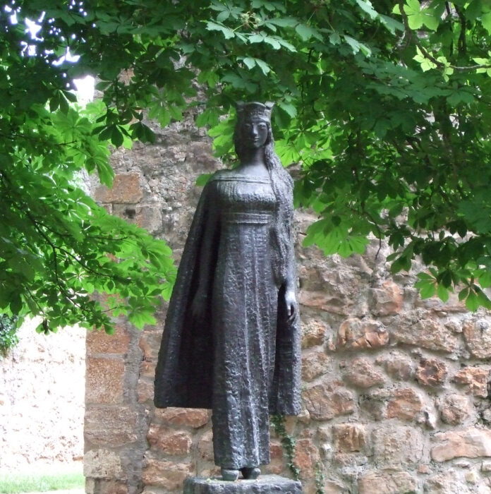 covarrubias_-_estatua_de_la_princesa_kristina_crop.jpg Foto: Statue av prinsesse Kristina i Covarrubias.