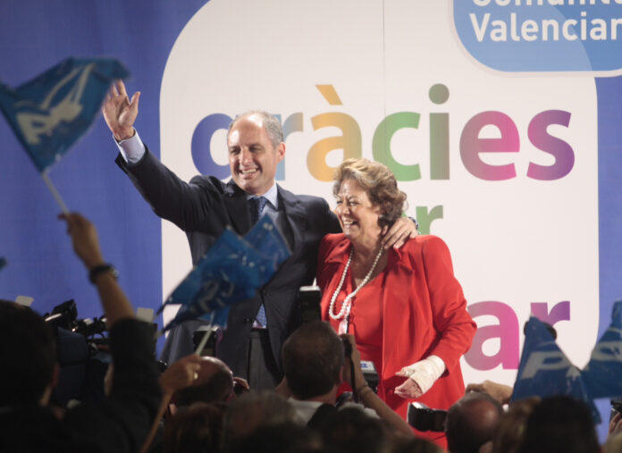 Foto: Tidligere ordfører i Valencia, Rita Barberá og ekspresident i Comunidad Valenciana, Francisco Camps, etter PPs valgseier i lokalvalgene i 2011.