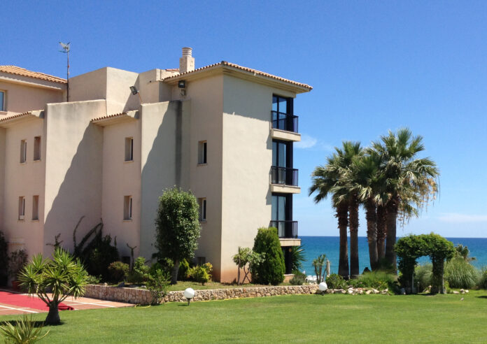 sitges_6.8.16_crop.jpg sitges_6.8.16_crop.jpg