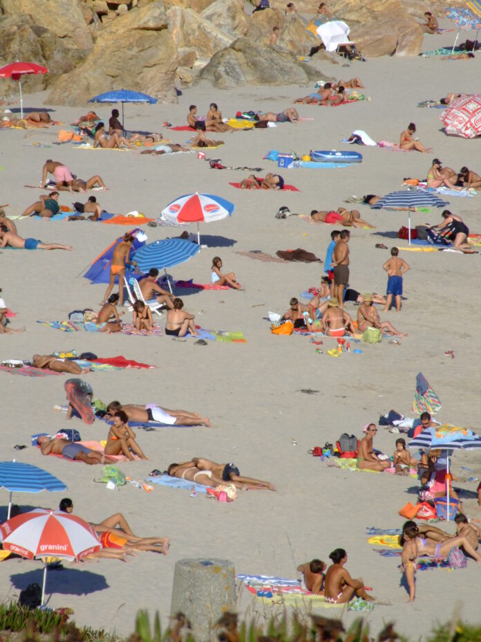 beach_and_people._291365757.jpg Foto: Playa de Montalvo, Sangenjo (Galicia).