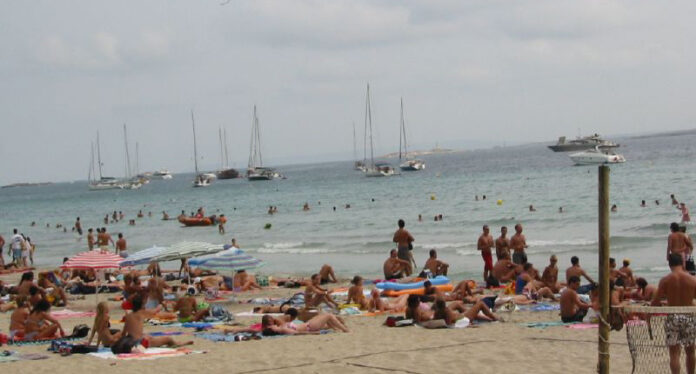 Foto: Badestrand på Ibiza, Balearene.