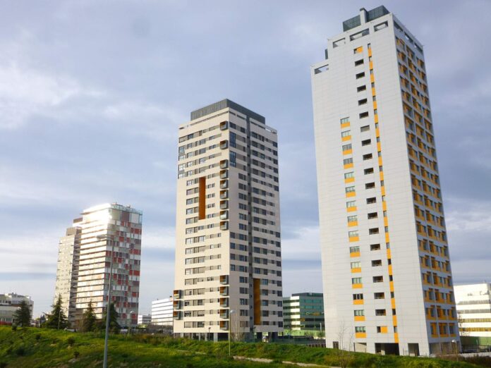 madrid_-_isla_de_chamartin_torre_ambar_torre_gestesa_y_torre_panorama.jpg Foto: Boligblokker ved Isla de Chamartín, Madrid.