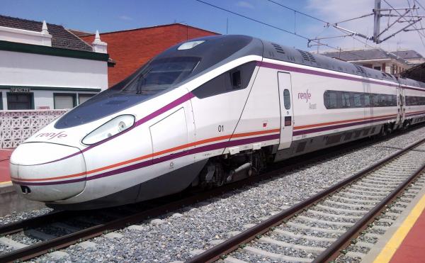 serie_114_de_renfe_en_valladolid-campo_grande.jpg Foto: Det spanske jernbanselskapet Renfes høyhastighetstog Avant.