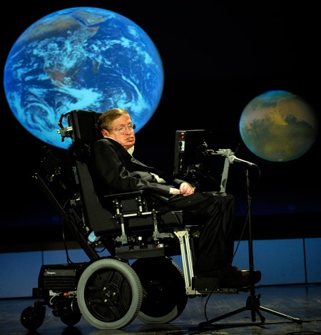 stephen_hawking_2008_nasa.jpg Foto: Starmus-deltager Stephen Hawking holder foredrag under 50-årsjubileumet til den amerikanske romfartsorganisasjonen NASA i 2008.