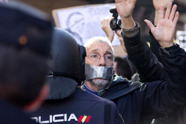 Foto: Demonstrasjon mot PPs ordenslov i Madrid, desember 2014.  