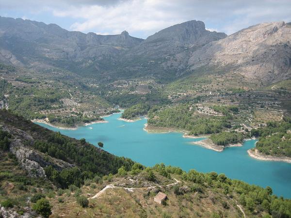 Foto: Demningen i Guadalest, kilde til drikkevann for kommuner nord på Costa Blanca. 
